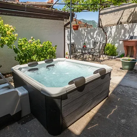 Apartment Self Check-in With Jacuzzi