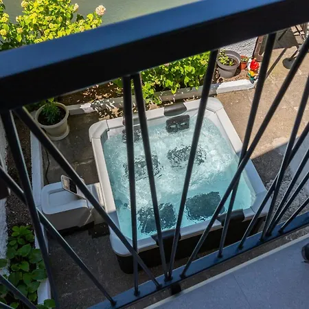 Self Check-in With Jacuzzi
